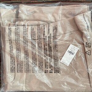 NWT Old Navy High Rise Pixie Pant- Straight Leg